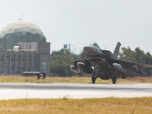 Taiwan receives its first US-made F-16V fighter jets