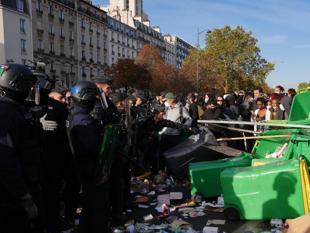 Thousands mass in France for high school protests