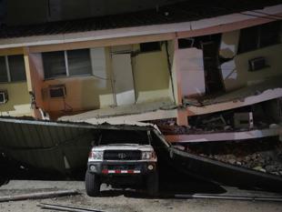 Powerful 7.7 quake hits Panama, damages buildings