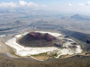 Lab preserves crater lake microbes in central Türkiye