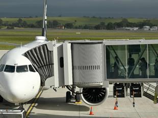 First international flight takes off from new Sydney airport