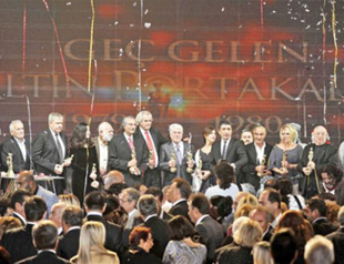 Belated Golden Oranges presented at ceremony