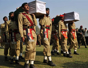 Pakistan buries troops amid fury over NATO strike