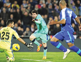 Alves confident of Barca cutting deficit