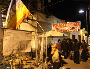 Youths occupy buffer zone in bid to reunify Cyprus