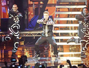 Lady Gaga scoops up four MTV awards again