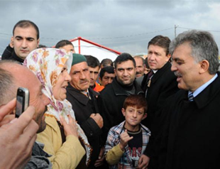 Turkish leaders share pain of Van quake victims