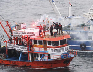 Turkish fishermen protest ministry decision on bluefish catch