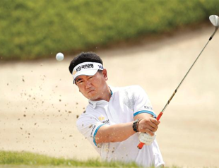 Asian star replaces coach with YouTube