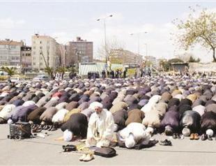 Project to employ religious figures triggers reactions