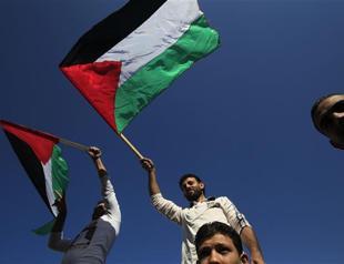 Palestinian flag raised at UNESCO after admission