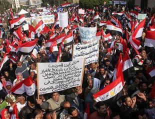 Egypt PM says 20,000 detainees freed since revolt