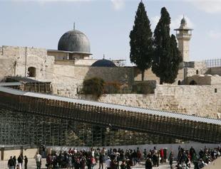 Israel reopens access ramp to Al-Aqsa compound: police