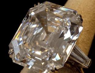 Elizabeth Taylors jewelry sells for $115 million