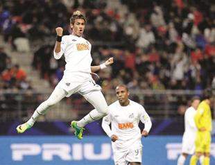 Young gun Neymar propels Santos to final