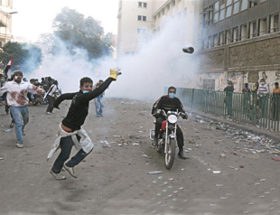 Crowds swell as Egypt army starts crisis talks