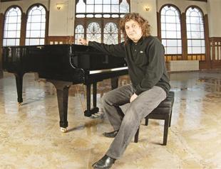 Tuluyhan Uğurlu to perform on ice track