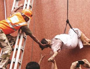 Kolkata hospital staff flees as fire kills 89