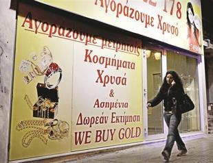 Facing hard times, Greeks start selling hoarded gold and jewelry