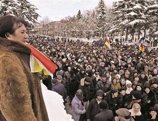 South Ossetia leader quits to end deadlock