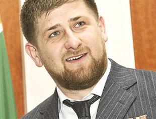 Parties blame each other for marooned builders