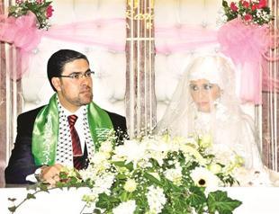Freed Palestinians gather for wedding