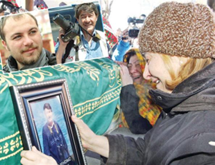 Reporters laid to rest as Van hotel toll rises to 40