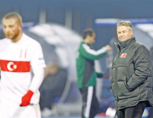 Turkey parts ways with coach Hiddink