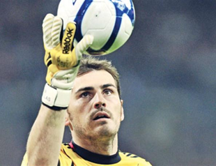 Loss blots record-equaling appearance for Casillas