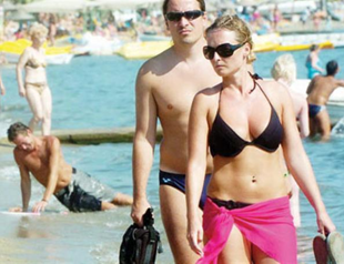 Coasts enjoy tourist hike during first half of year