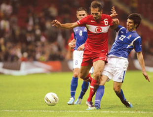 Hiddink names squad to face Croatia in Euro 2012 playoffs