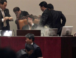 South Korea pass trade pact with US despite tear gas