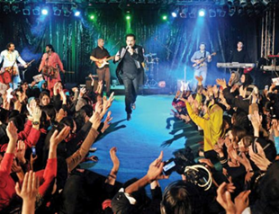 Kabul stage hosts ‘Afghan Elvis,’ women all shook up