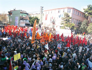 Thousands protest thermal power plant