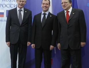 Russia pledges at least $10 billion to save euro