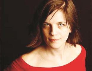 VIENNESE TURKISH JAZZ SINGER ON STAGE