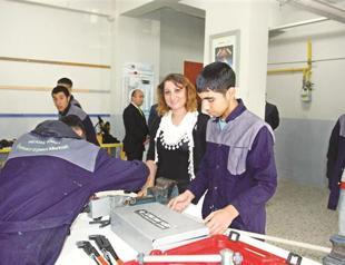 Jobless rate falls to 8.8 percent in September