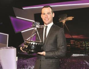 Cycling ace Cavendish makes switch to Sky