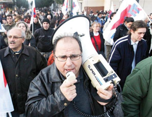 20,000 Greek civil servants put on standby