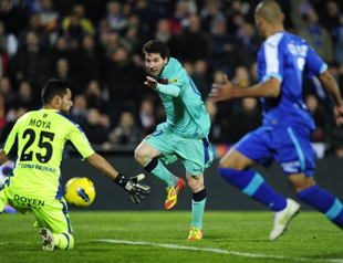 Alves confident of Barca cutting deficit