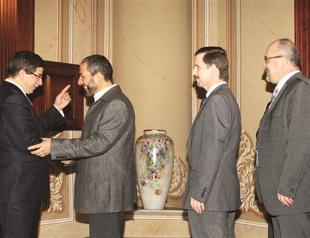 FM Davutoğlu calls for nonviolent resistence