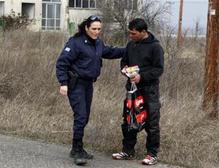 Algerian migrants rescued from river on Greek border