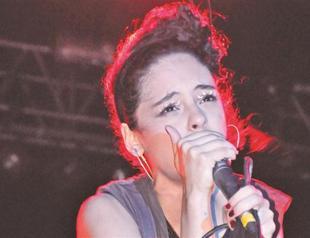 Yasemin Mori sings with Jazz Choir