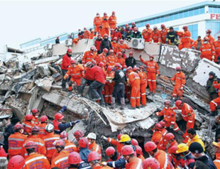 5.6 quake hits eastern Turkey, at least ten dead in Van rubble