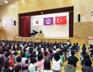 Japan sends aid to quake-hit Van