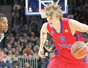 Kirilenko sidelined by broken nose