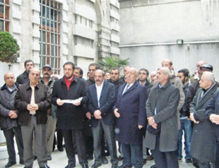 Turkish-Armenians protest foundation board