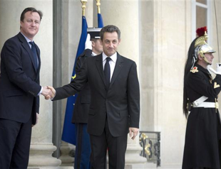 Frances Sarkozy, UKs Cameron meet for EU talk