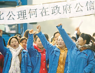 Hundreds of workers still on strike in China