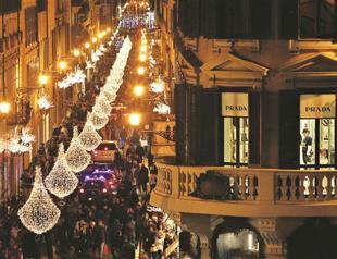 Crisis pushing historic Rome shops to the brink